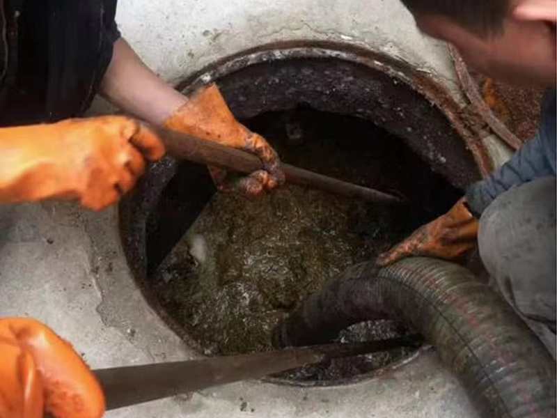 彭市镇清理化粪池时如何避免沼气的危害?